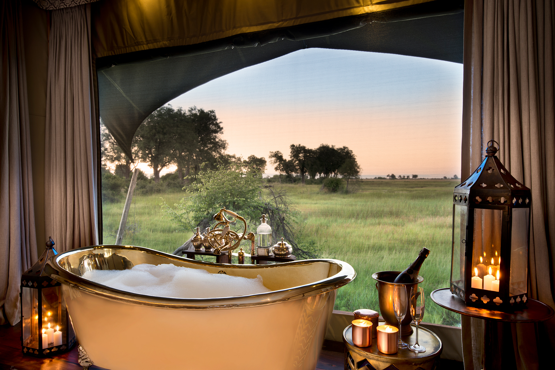 Copper bathtub with floodplain views at Duba Plains Camp