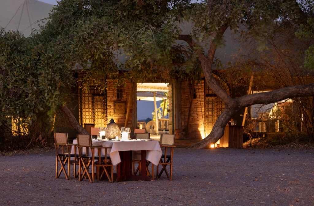 The Zanji Suite at Tembo Plains Entrance and dinner setup